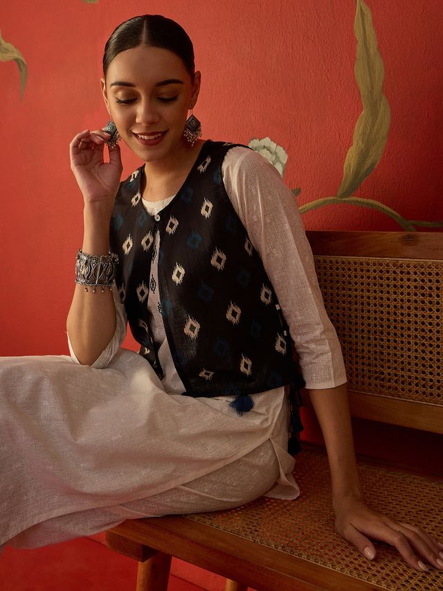 Off White Ethnic Motif Print Straight Kurta With Jacket & Trouser