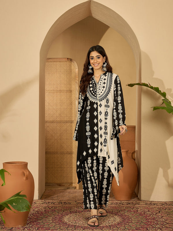 Embroidered & Printed Straight Kurta With Pant Kurta Set