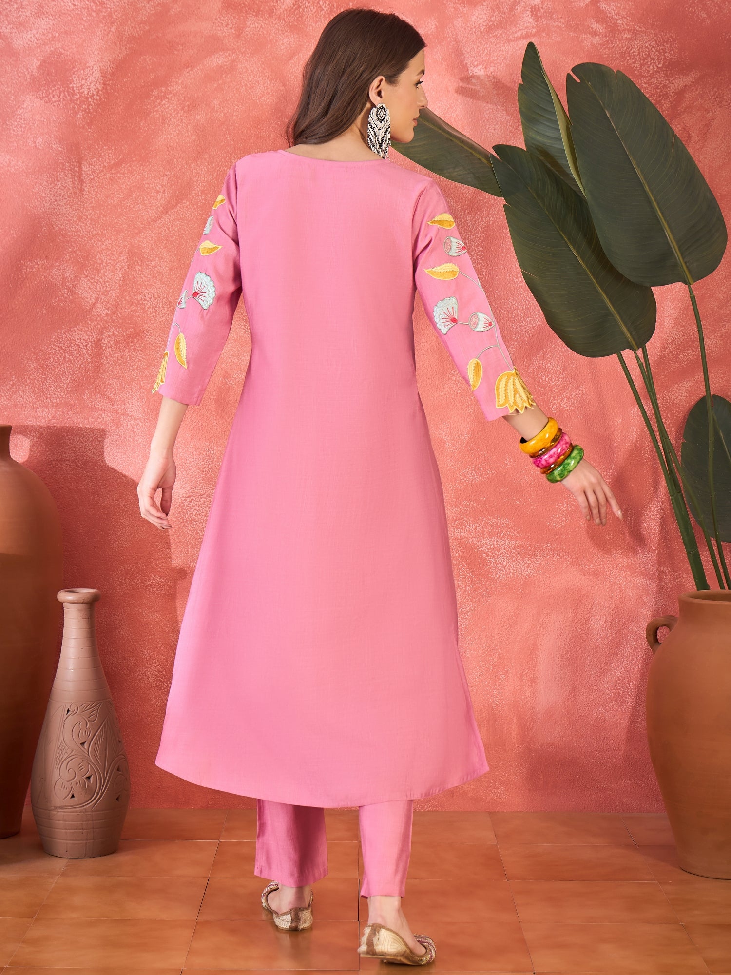 Pink Floral Embroidered Kurta With Pant Kurta Set – Bunaaiwalaa
