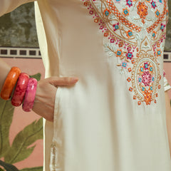 Off WhiteFloral Embroidered Straight Kurta With Trouser & Dupatta Kurta Set