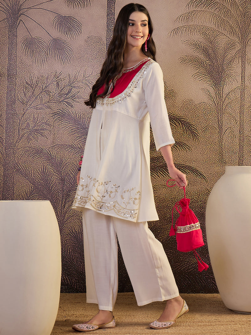 White Floral Embroidered Straight Kurta With Trouser & Bags Kurta Set