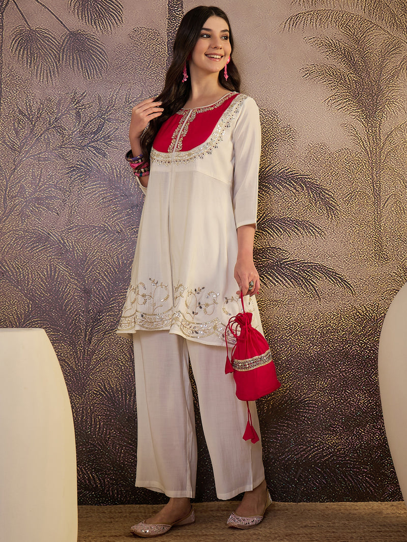 White Floral Embroidered Straight Kurta With Trouser & Bags Kurta Set