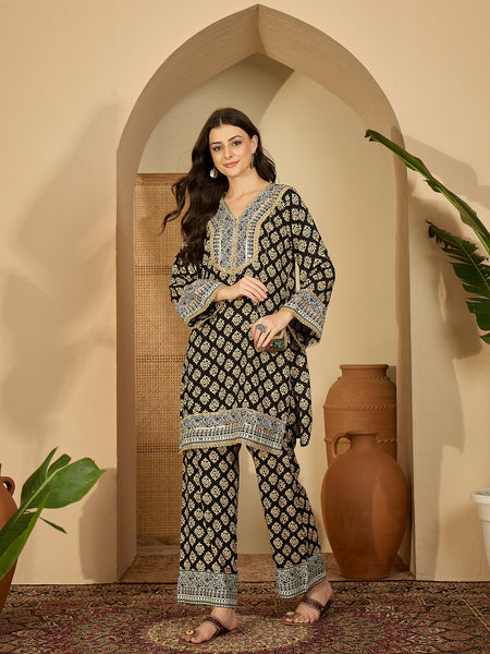 Printed & Embroidered Straight Kurta  With Trousers Kurta Set Set