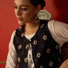 Off White Ethnic Motif Print Straight Kurta With Jacket & Trouser