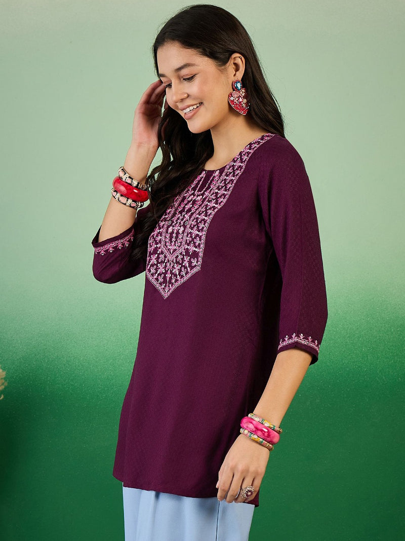 Women Floral Embroidered Side Slits Kurti
