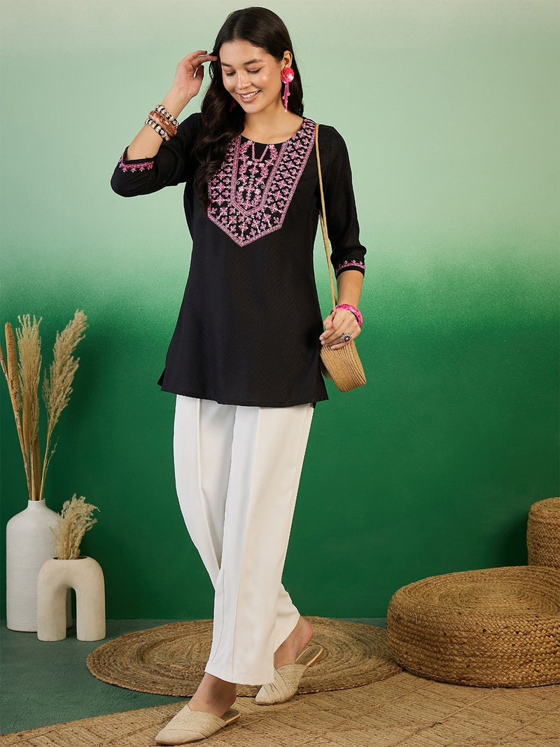 Women Floral Embroidered Side Slits Kurti