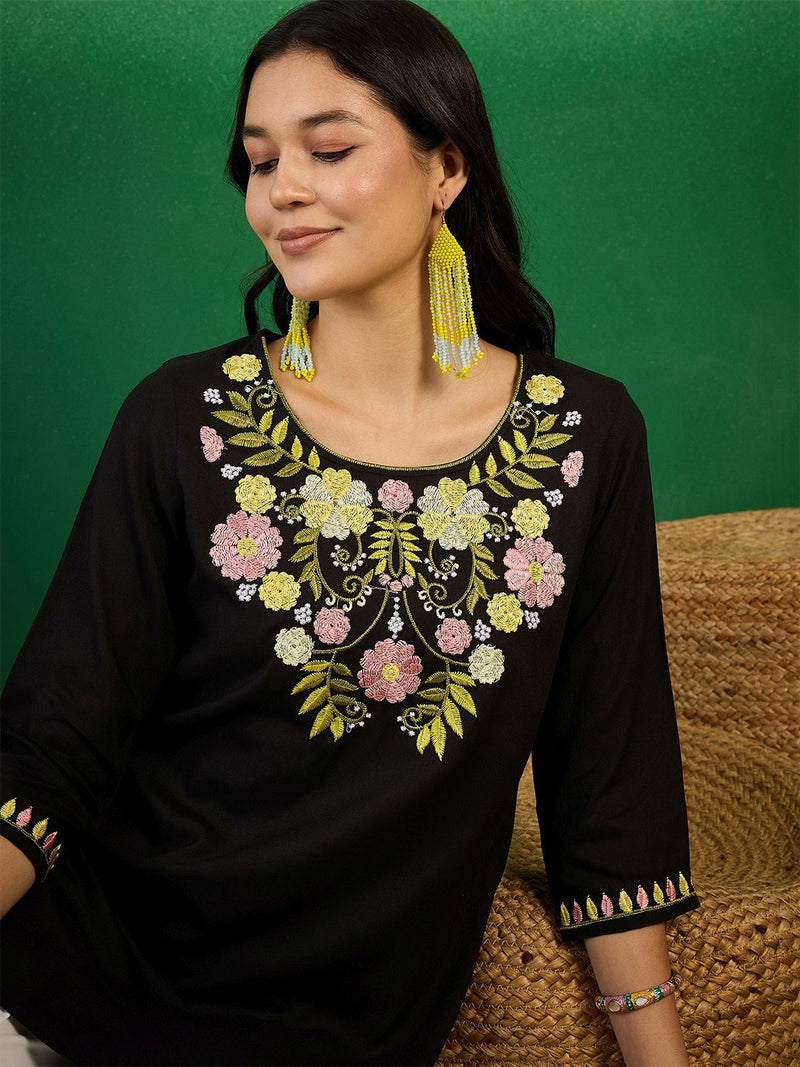 Women Floral Embroidered Side Slits Kurti