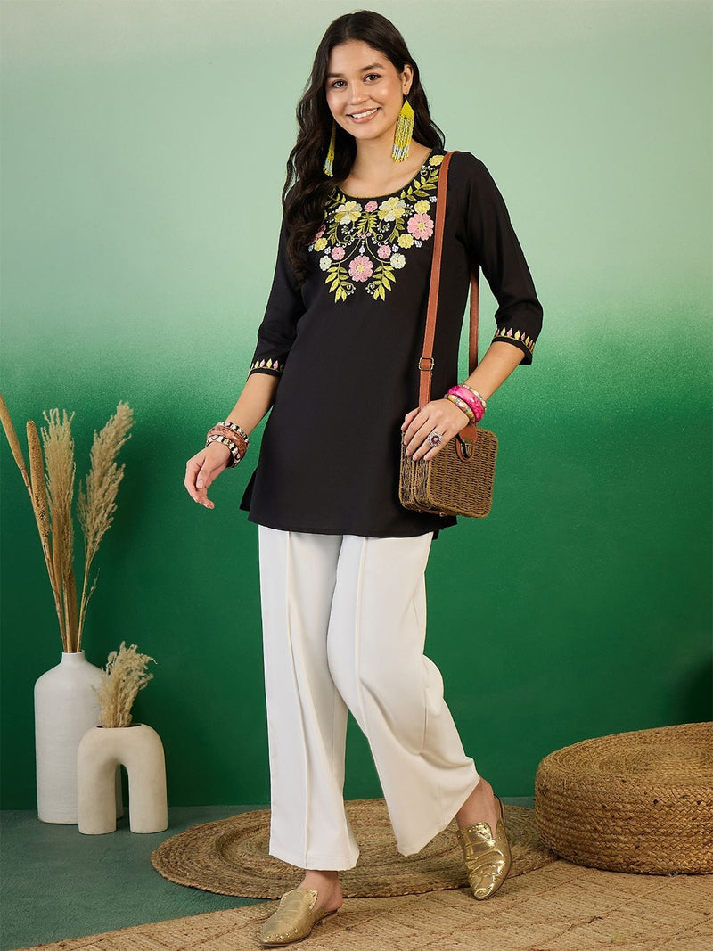 Women Floral Embroidered Side Slits Kurti
