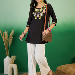 Women Floral Embroidered Side Slits Kurti