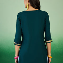 Women Floral Embroidered Side Slits Kurti
