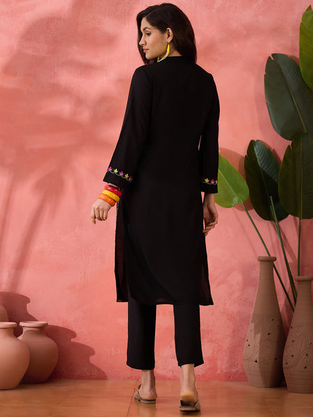 Floral Embroidered V-Neck Thread Work Side Pocket Straight Kurta With Trousers