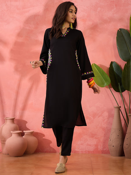 Floral Embroidered V-Neck Thread Work Side Pocket Straight Kurta With Trousers
