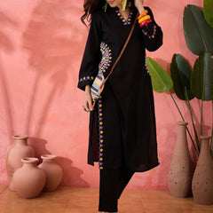 Floral Embroidered V-Neck Thread Work Side Pocket Straight Kurta With Trousers
