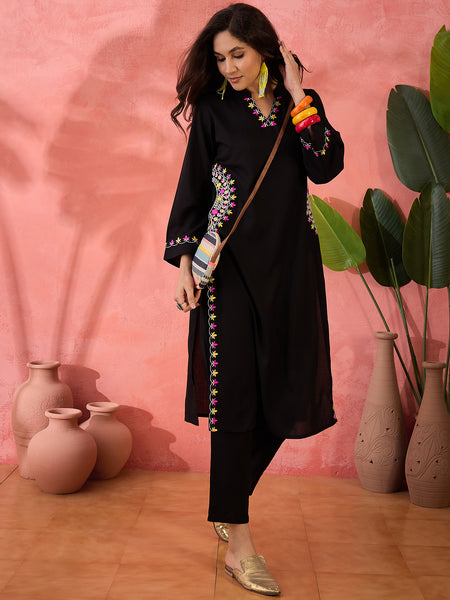 Floral Embroidered V-Neck Thread Work Side Pocket Straight Kurta With Trousers