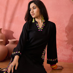 Floral Embroidered V-Neck Thread Work Side Pocket Straight Kurta With Trousers