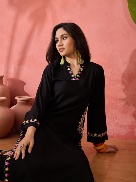 Floral Embroidered V-Neck Thread Work Side Pocket Straight Kurta With Trousers