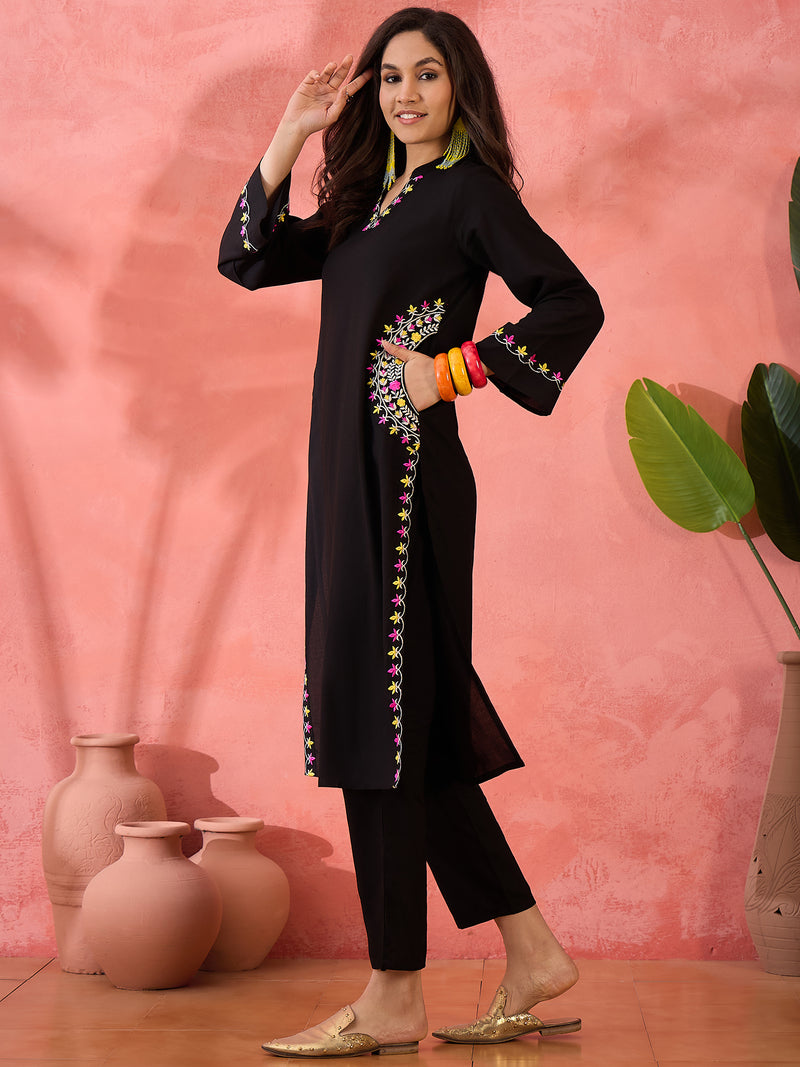 Floral Embroidered V-Neck Thread Work Side Pocket Straight Kurta With Trousers
