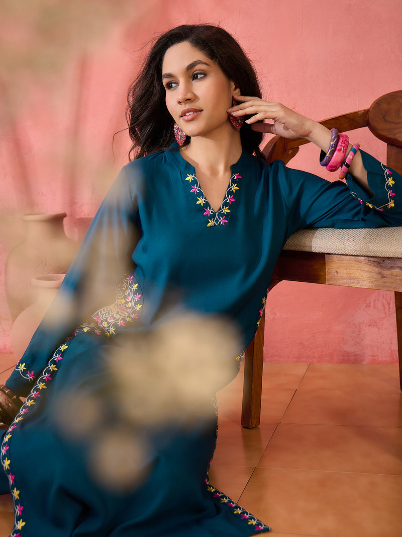 Floral Embroidered Mandarin Collar Straight Kurta With Trousers