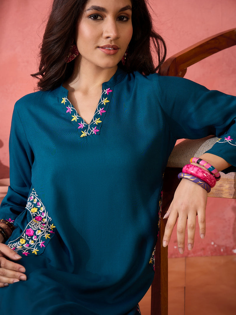 Floral Embroidered Mandarin Collar Straight Kurta With Trousers