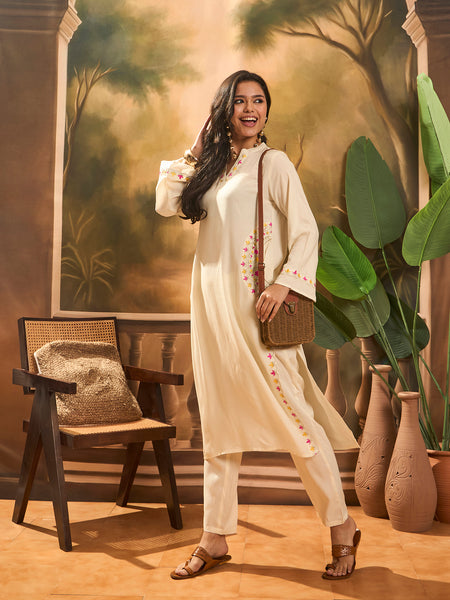 Floral Embroidered V-Neck Thread Work Side Pocket Straight Kurta With Trousers