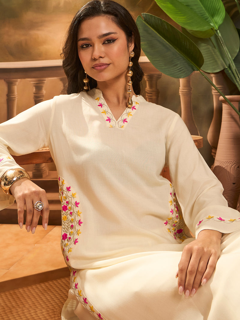 Floral Embroidered V-Neck Thread Work Side Pocket Straight Kurta With Trousers