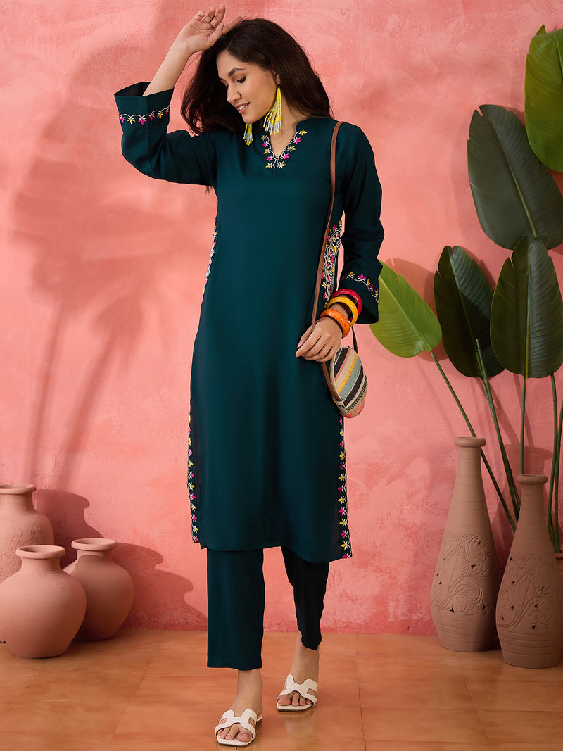 Floral Embroidered Mandarin Collar Straight Kurta With Trousers