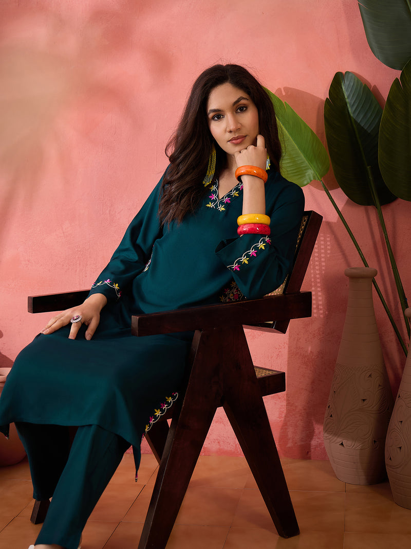 Floral Embroidered Mandarin Collar Straight Kurta With Trousers
