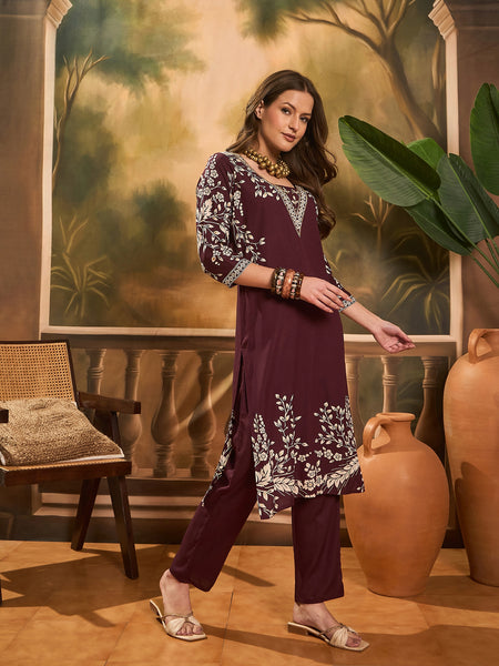 Women Floral Printed Straight Kurta & Trousers