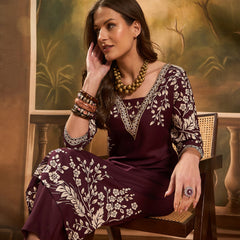 Women Floral Printed Straight Kurta & Trousers