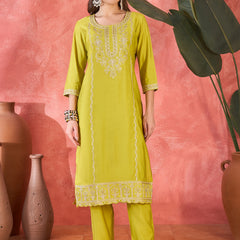 Women Green Embroidered Straight Kurta With Pant & Dupatta
