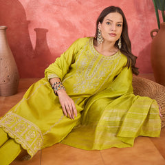 Women Green Embroidered Straight Kurta With Pant & Dupatta