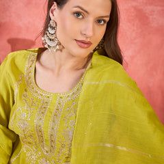 Women Green Embroidered Straight Kurta With Pant & Dupatta