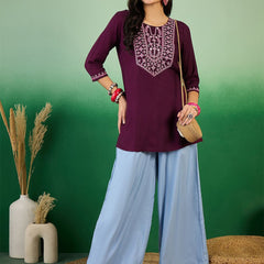 Women Floral Embroidered Side Slits Kurti