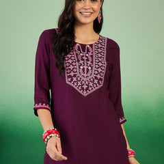 Women Floral Embroidered Side Slits Kurti