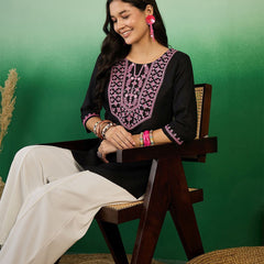 Women Floral Embroidered Side Slits Kurti