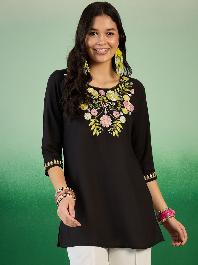 Women Floral Embroidered Side Slits Kurti