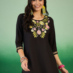Women Floral Embroidered Side Slits Kurti