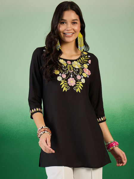 Women Floral Embroidered Side Slits Kurti