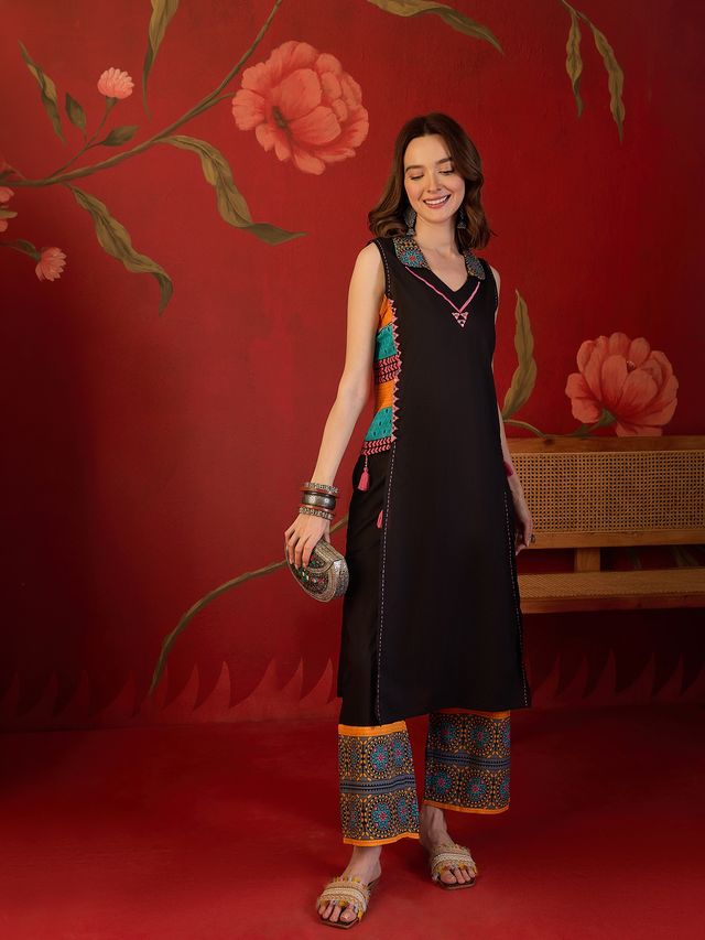 Black Ethnic Motif Print Sleevless Straight Kurta With Trouser