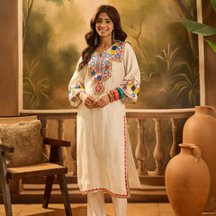 Off White Floral Embroidered  Straight Kurta With Trouser & Bag Kurta Set