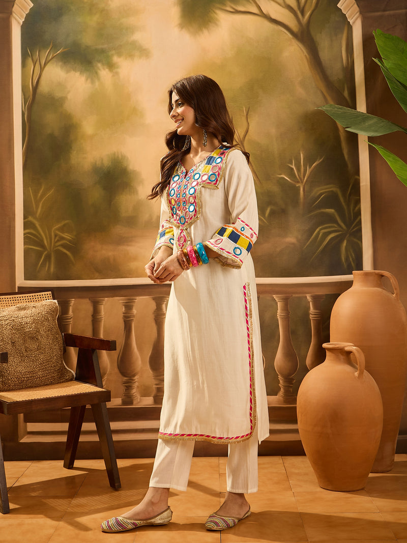 Off White Floral Embroidered  Straight Kurta With Trouser & Bag Kurta Set