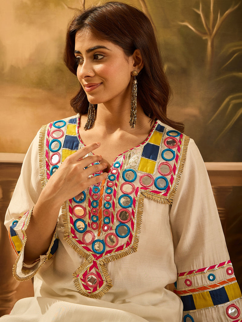 Off White Floral Embroidered  Straight Kurta With Trouser & Bag Kurta Set