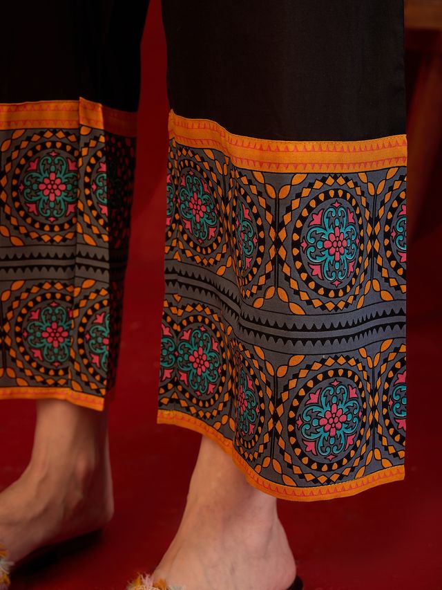 Black Ethnic Motif Print Sleevless Straight Kurta With Trouser