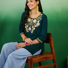 Women Floral Embroidered Side Slits Kurti