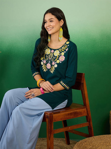 Women Floral Embroidered Side Slits Kurti