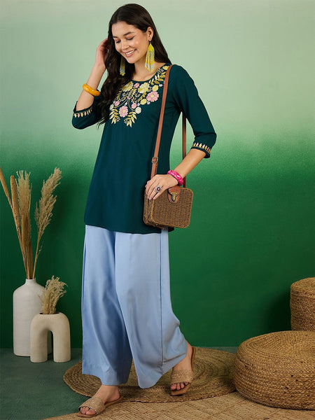Women Floral Embroidered Side Slits Kurti