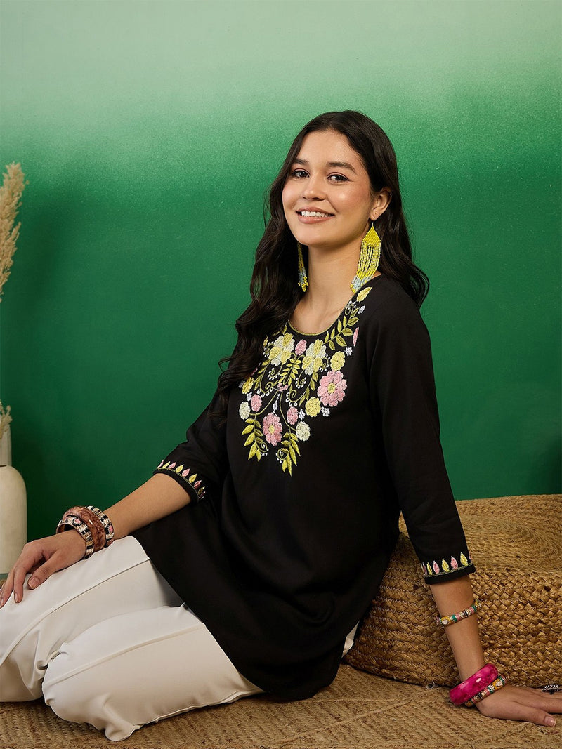 Women Floral Embroidered Side Slits Kurti