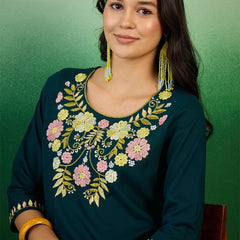 Women Floral Embroidered Side Slits Kurti