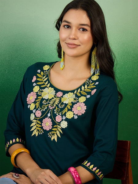 Women Floral Embroidered Side Slits Kurti