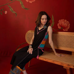 Black Ethnic Motif Print Sleevless Straight Kurta With Trouser